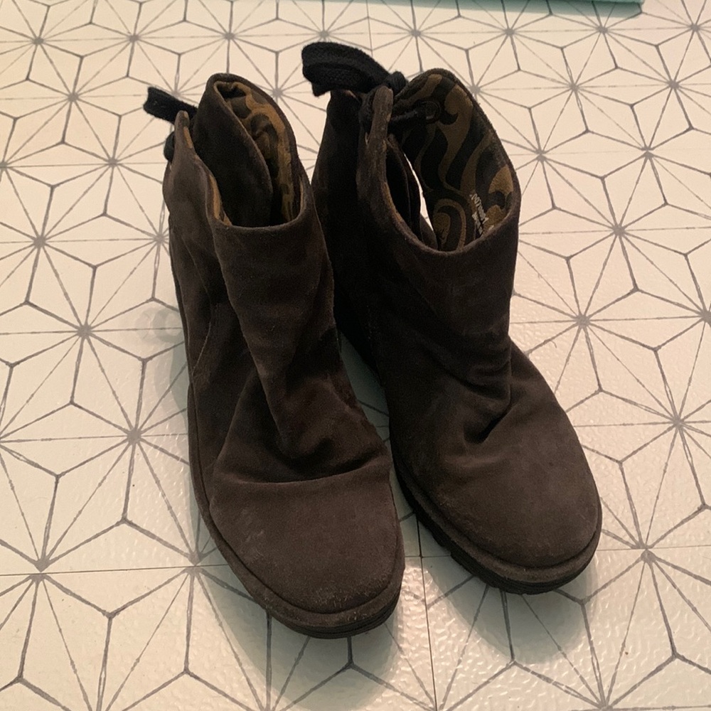 Fly London wedge. Tie back bootie 38